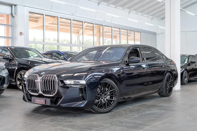 BMW 740d xDrive / Theatre Screen / 360° Kamera / Bowers & Wilinks / Head-Up Display