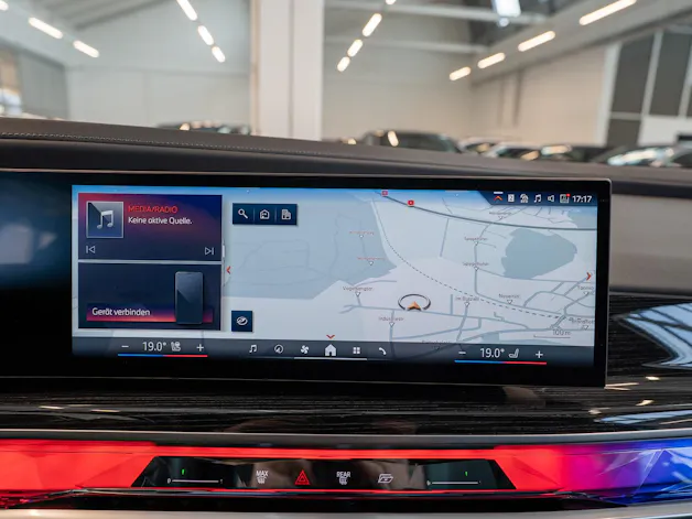 BMW 740d xDrive / Theatre Screen / 360° Kamera / Bowers & Wilinks / Head-Up Display