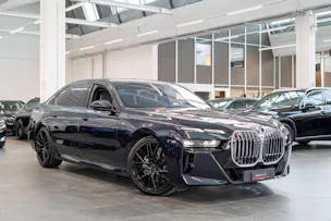 BMW 740d xDrive / Theatre Screen / 360° Kamera / Bowers & Wilinks / Head-Up Display