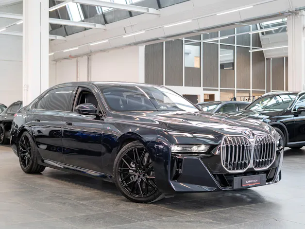 BMW 740d xDrive / Theatre Screen / 360° Kamera / Bowers & Wilinks / Head-Up Display
