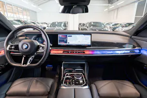 BMW 740d xDrive / Theatre Screen / 360° Kamera / Bowers & Wilinks / Head-Up Display