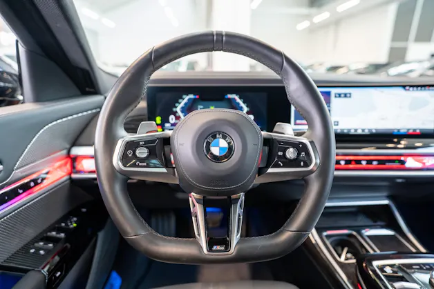 BMW 740d xDrive / Theatre Screen / 360° Kamera / Bowers & Wilinks / Head-Up Display