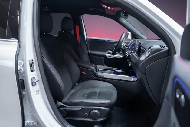 MERCEDES-BENZ GLB 35 AMG 4matic / Facelift / Ambiente-Beleuchtung / Rückfahrkamera