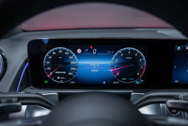 MERCEDES-BENZ GLB 35 AMG 4matic / Facelift / Ambiente-Beleuchtung / Rückfahrkamera
