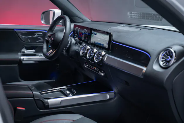 MERCEDES-BENZ GLB 35 AMG 4matic / Facelift / Ambiente-Beleuchtung / Rückfahrkamera