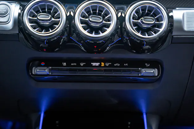 MERCEDES-BENZ GLB 35 AMG 4matic / Facelift / Ambiente-Beleuchtung / Rückfahrkamera
