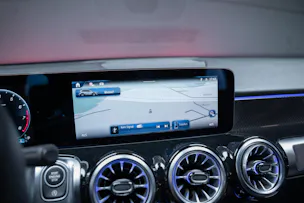 MERCEDES-BENZ GLB 35 AMG 4matic / Facelift / Ambiente-Beleuchtung / Rückfahrkamera