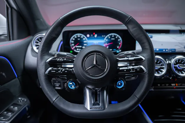 MERCEDES-BENZ GLB 35 AMG 4matic / Facelift / Ambiente-Beleuchtung / Rückfahrkamera