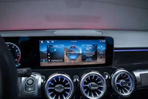 MERCEDES-BENZ GLB 35 AMG 4matic / Facelift / Ambiente-Beleuchtung / Rückfahrkamera
