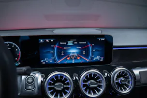 MERCEDES-BENZ GLB 35 AMG 4matic / Facelift / Ambiente-Beleuchtung / Rückfahrkamera