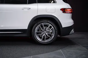 MERCEDES-BENZ GLB 35 AMG 4matic / Facelift / Ambiente-Beleuchtung / Rückfahrkamera