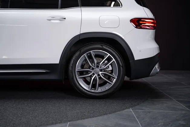 MERCEDES-BENZ GLB 35 AMG 4matic / Facelift / Ambiente-Beleuchtung / Rückfahrkamera