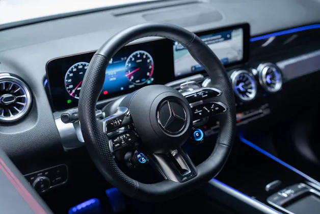 MERCEDES-BENZ GLB 35 AMG 4matic / Facelift / Ambiente-Beleuchtung / Rückfahrkamera
