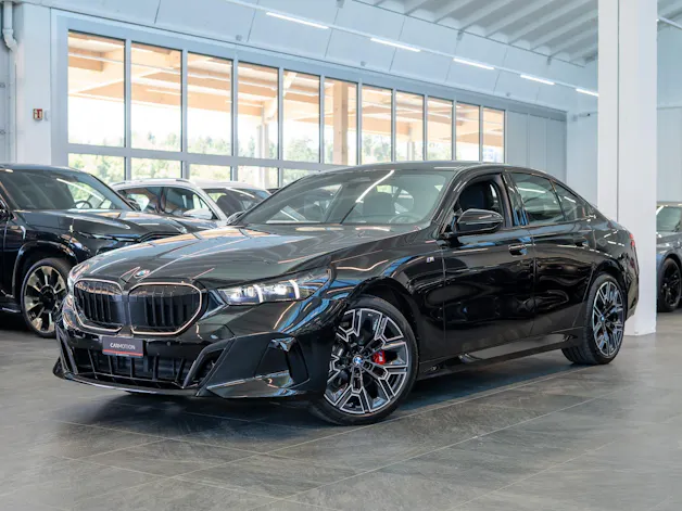 BMW 520i M Sport / Iconic Glow / 4-Zonen Klima / Harman Kardon / Sitzheizung & Lüftung