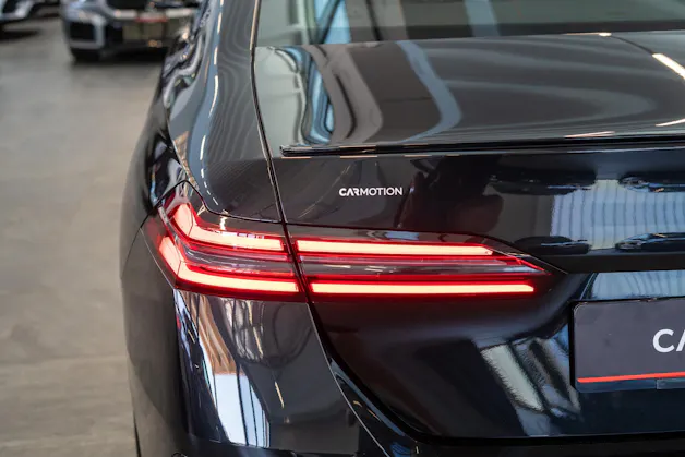 BMW 520i M Sport / Iconic Glow / 4-Zonen Klima / Harman Kardon / Sitzheizung & Lüftung