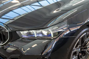 BMW 520i M Sport / Iconic Glow / 4-Zonen Klima / Harman Kardon / Sitzheizung & Lüftung