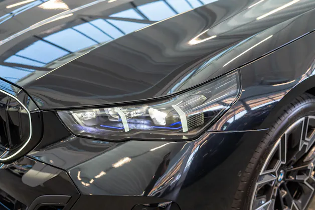 BMW 520i M Sport / Iconic Glow / 4-Zonen Klima / Harman Kardon / Sitzheizung & Lüftung