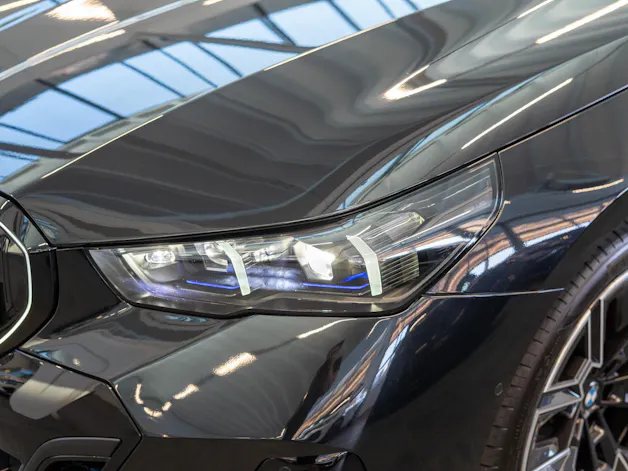 BMW 520i M Sport / Iconic Glow / 4-Zonen Klima / Harman Kardon / Sitzheizung & Lüftung