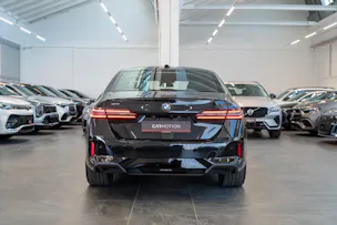 BMW 520i M Sport / Iconic Glow / 4-Zonen Klima / Harman Kardon / Sitzheizung & Lüftung