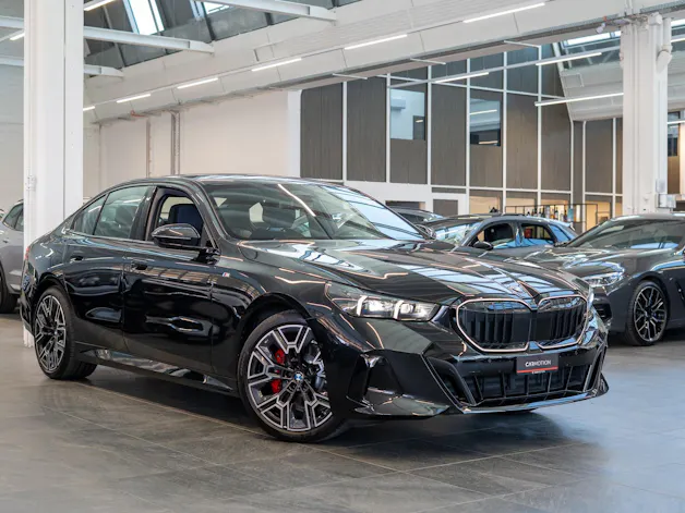 BMW 520i M Sport / Iconic Glow / 4-Zonen Klima / Harman Kardon / Sitzheizung & Lüftung