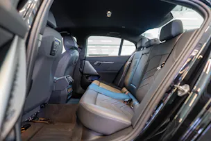 BMW 520i M Sport / Iconic Glow / 4-Zonen Klima / Harman Kardon / Sitzheizung & Lüftung