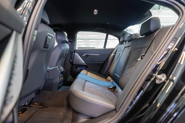 BMW 520i M Sport / Iconic Glow / 4-Zonen Klima / Harman Kardon / Sitzheizung & Lüftung