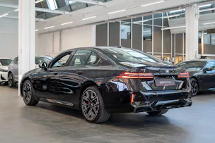 BMW 520i M Sport / Iconic Glow / 4-Zonen Klima / Harman Kardon / Sitzheizung & Lüftung