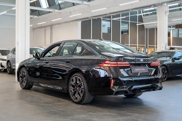BMW 520i M Sport / Iconic Glow / 4-Zonen Klima / Harman Kardon / Sitzheizung & Lüftung