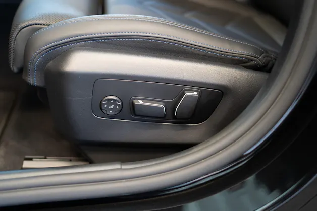 BMW 520i M Sport / Iconic Glow / 4-Zonen Klima / Harman Kardon / Sitzheizung & Lüftung