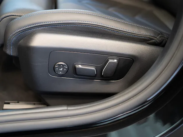 BMW 520i M Sport / Iconic Glow / 4-Zonen Klima / Harman Kardon / Sitzheizung & Lüftung
