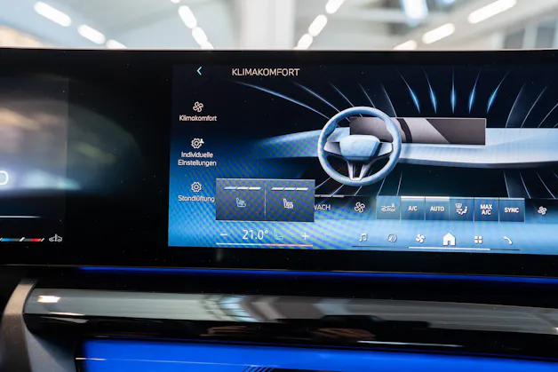BMW 520i M Sport / Iconic Glow / 4-Zonen Klima / Harman Kardon / Sitzheizung & Lüftung