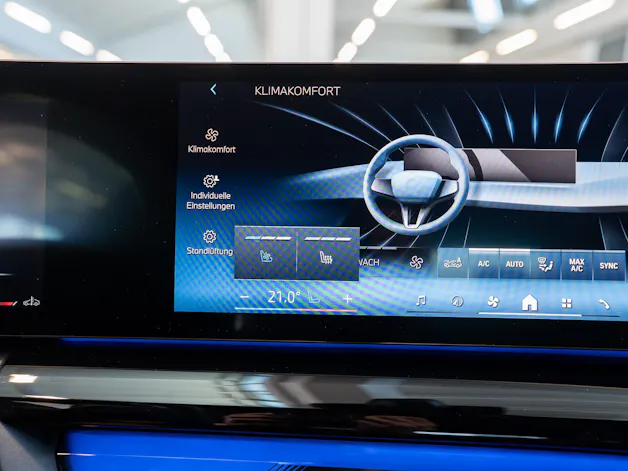 BMW 520i M Sport / Iconic Glow / 4-Zonen Klima / Harman Kardon / Sitzheizung & Lüftung