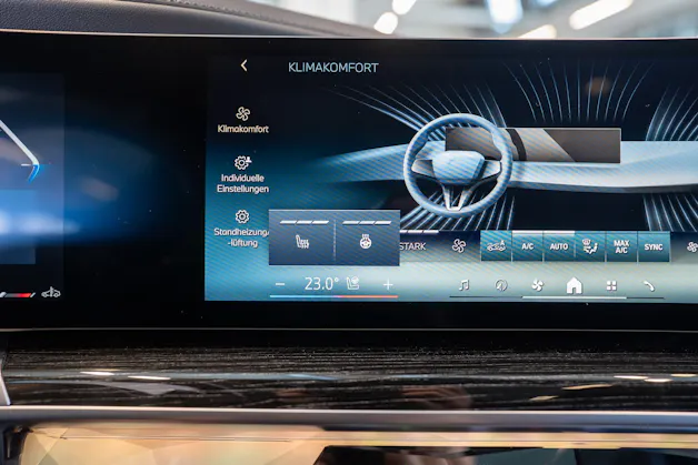 BMW 740d xDrive M Sport / Theatre Screen / Sky Lounge