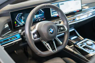 BMW 740d xDrive M Sport / Theatre Screen / Sky Lounge