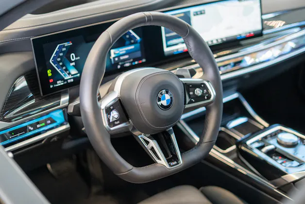 BMW 740d xDrive M Sport / Theatre Screen / Sky Lounge