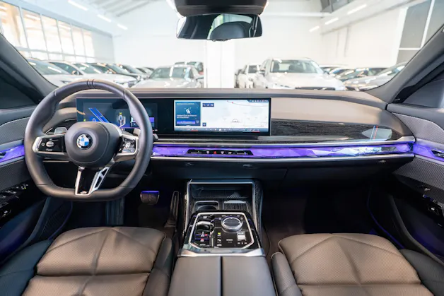 BMW 740d xDrive M Sport / Theatre Screen / Sky Lounge