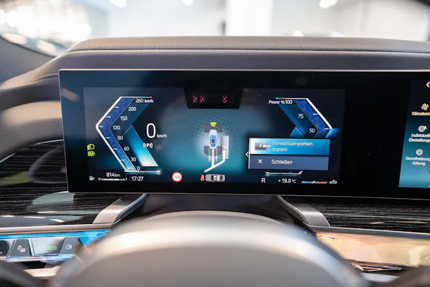 BMW 740d xDrive M Sport / Theatre Screen / Sky Lounge