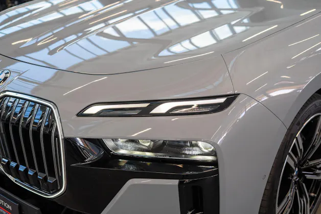 BMW 740d xDrive M Sport / Theatre Screen / Sky Lounge