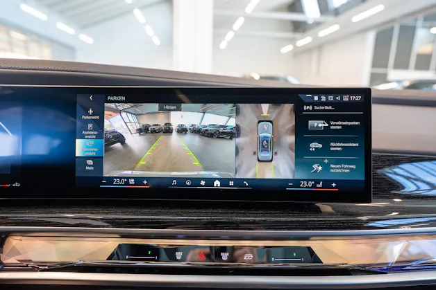 BMW 740d xDrive M Sport / Theatre Screen / Sky Lounge