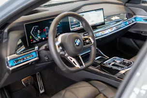 BMW 740d xDrive M Sport / Theatre Screen / Sky Lounge