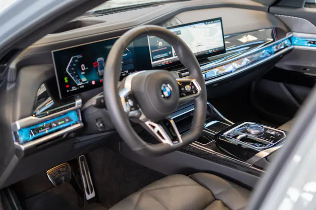 BMW 740d xDrive M Sport / Theatre Screen / Sky Lounge