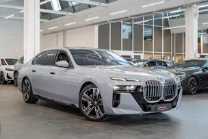 BMW 740d xDrive M Sport / Theatre Screen / Sky Lounge