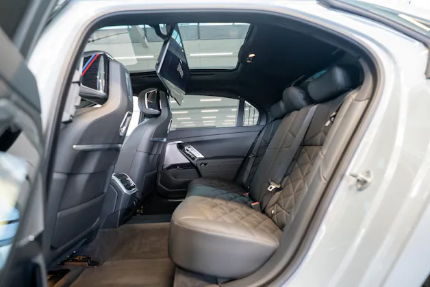 BMW 740d xDrive M Sport / Theatre Screen / Sky Lounge