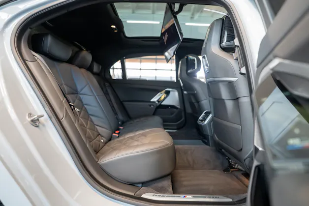 BMW 740d xDrive M Sport / Theatre Screen / Sky Lounge