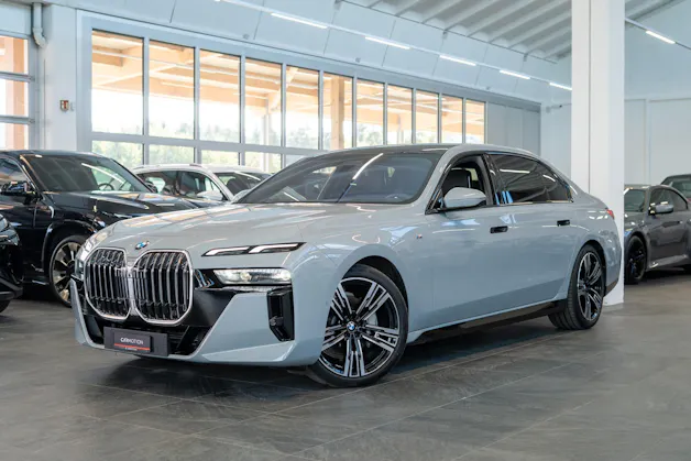 BMW 740d xDrive M Sport / Theatre Screen / Sky Lounge