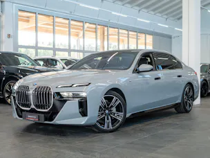 BMW 740d xDrive M Sport / Theatre Screen / Sky Lounge