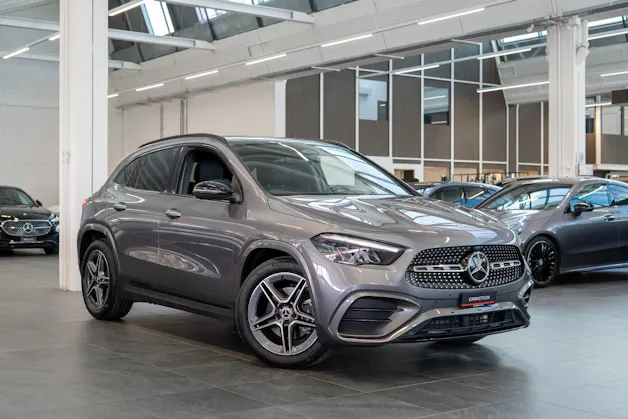 MERCEDES-BENZ GLA 200 Night Star AMG Line / Rückfahrkamera / el.Heckklappe / Ambientebeleuchtung
