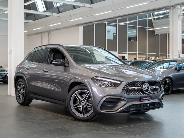 MERCEDES-BENZ GLA 200 Night Star AMG Line / Rückfahrkamera / el.Heckklappe / Ambientebeleuchtung