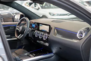 MERCEDES-BENZ GLA 200 Night Star AMG Line / Rückfahrkamera / el.Heckklappe / Ambientebeleuchtung
