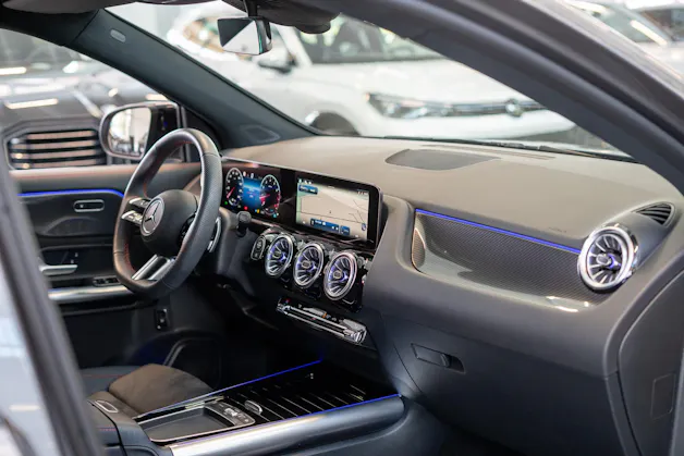 MERCEDES-BENZ GLA 200 Night Star AMG Line / Rückfahrkamera / el.Heckklappe / Ambientebeleuchtung